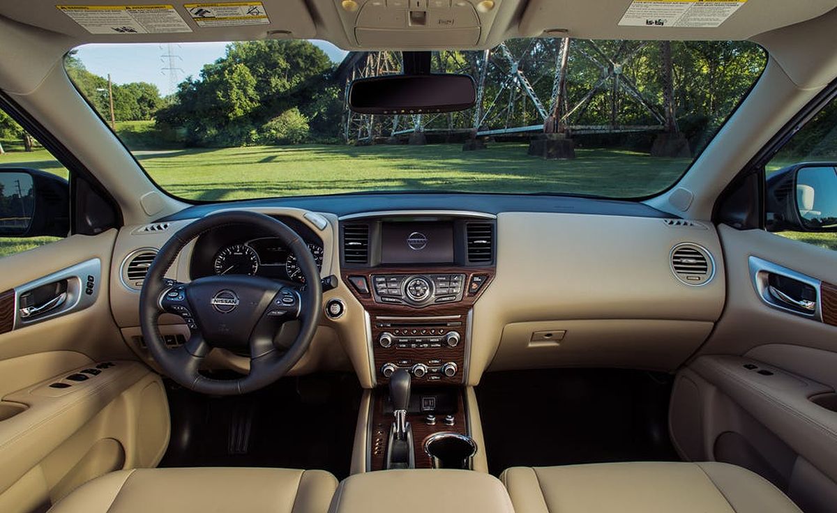 2020 Nissan Pathfinder interior